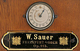 [bild] 1904 Wilhelm Sauer Opus 915, registersvällarvisare och firmaskylt